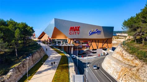 Max City Shopping mall Pula .